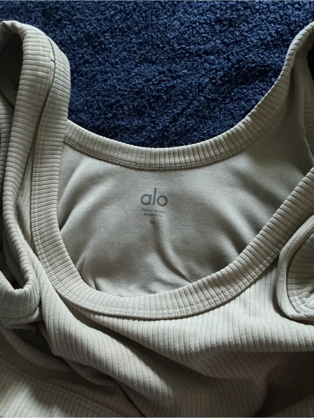 ALO Yoga light beige
